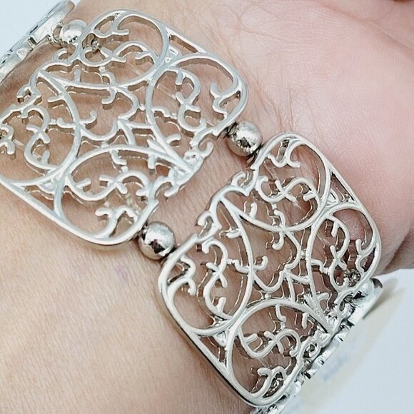 New Directions Stretch Metal Open Work Panel Bracelet SIlver Tone New On Card - Picture 3 of 8